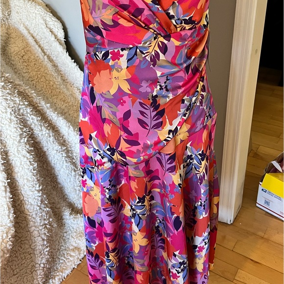 Beautiful Spring Dress by Aidan Maddox! - Picture 4 of 11